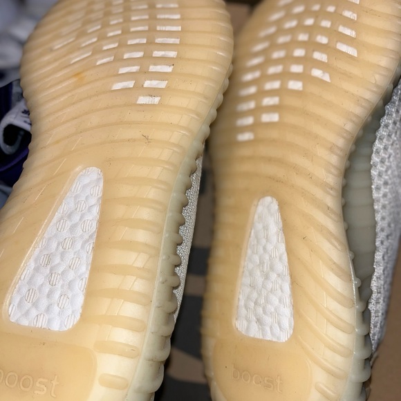 Yeezy 350 Light (Color changing in the sun) - Picture 3 of 3